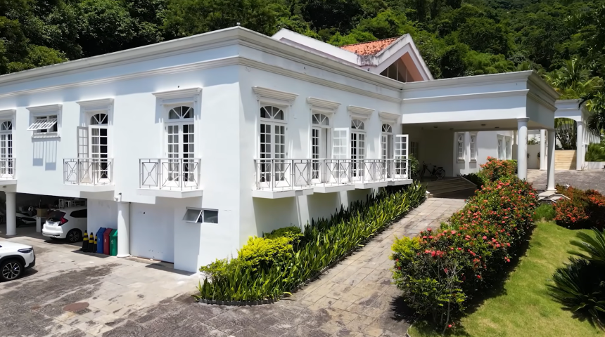 Mansão de Renato Aragão, no Recreio dos Bandeirantes, está à venda por R$ 18 milhões