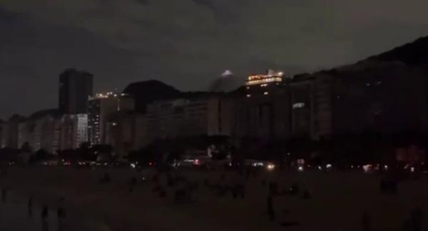 Light afirma que energia foi restabelecida, mas moradores ainda relatam falta de energia
