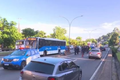 Trânsito na Avenida 31 de Março chegou a ser interditado por conta da troca de tiros
