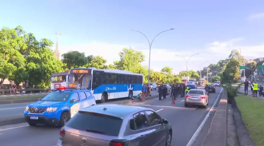 Trânsito na Avenida 31 de Março chegou a ser interditado por conta da troca de tiros