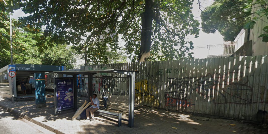Terreno fica ao lado da saída B da estação de metrô em Botafogo
