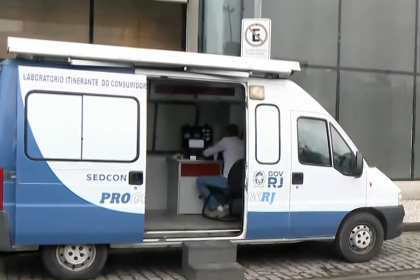 Laboratório em van identifica adulteração de bebidas na hora