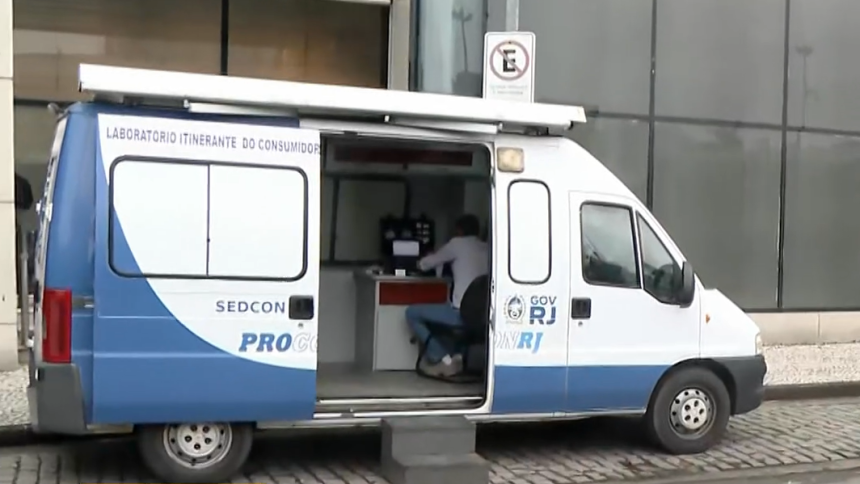 Laboratório em van identifica adulteração de bebidas na hora