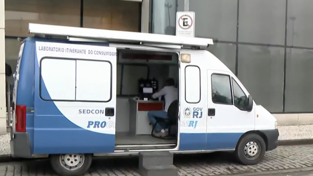 Laboratório em van identifica adulteração de bebidas na hora