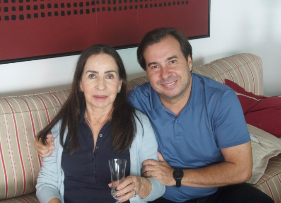Mariangeles Maia e filho, ex-presidente da Câmara dos Deputados Rodrigo Maia