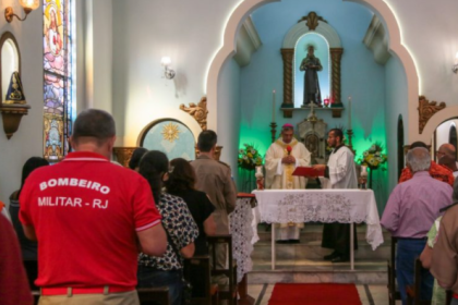 Governo do Rio autoriza novo concurso para oficial capelão do Corpo de Bombeiros