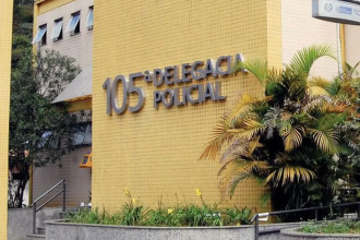 Delegacia de Petrópolis, 105ª DP, para onde suspeito por tráfico foi levado