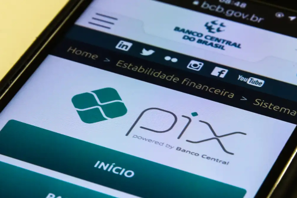 Pix fica fora do ar e apresenta instabilidade em diversos bancos 50 Falha para efetuar Pix começou por volta das 14h40 e já gerou mais de 6 mil reclamações.
