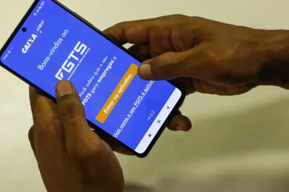 Aplicativo do FGTS, da Caixa Econômica Federal, permite consulta e saque de parte do saldo por meio da modalidade saque-aniversário.