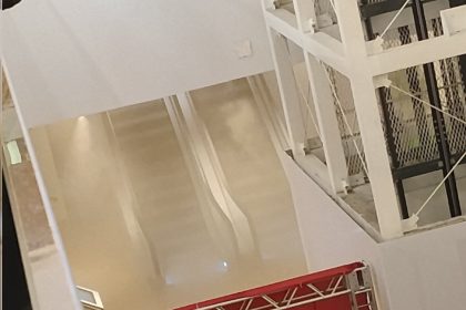 Fumaça provocada por incêndio no Shopping Tijuca, na noite desta sexta-feira (2)