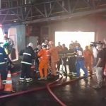 Bombeiros resgatam homem em incêndio que deixou dois mortos no Shopping Tijuca