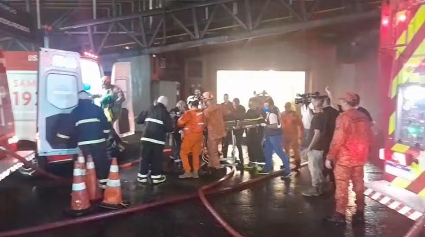 Bombeiros resgatam homem em incêndio que deixou dois mortos no Shopping Tijuca