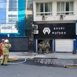 Corpo de Bombeiros combate incêndio em loja de veículos elétricos em Copacabana