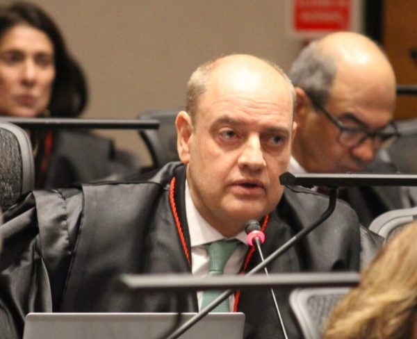 Presidente do TJ assume governo do estado durante viagem de Castro ao exterior