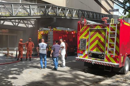 Trecho da Av. Maracanã segue interditado para facilitara atuação e bombeiros no Shopping Tijuca