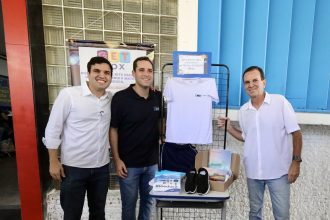 Prefeitura do Rio entrega uniformes e kits escolares a mais de 650 mil alunos da rede municipal