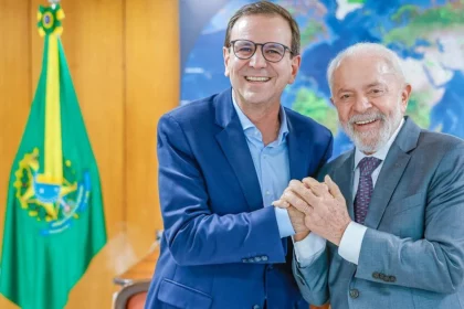 Militantes do PT se dividem nas redes após nota da executiva estadual que reforça apoio a Eduardo Paes e desautoriza candidatura própria de André Ceciliano.