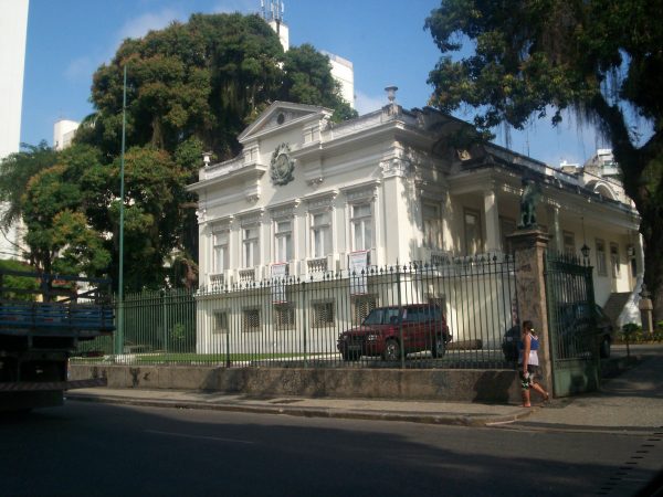 Deputado estadual Vitor Junior articulou junto ao Governo do Estado a criação de um convênio para a gestão compartilhada do Palácio do Ingá, em Niterói.