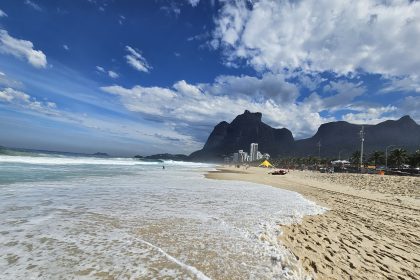 Índices positivos de balneabilidade na praia de São Conrado atraem cariocas e turistas