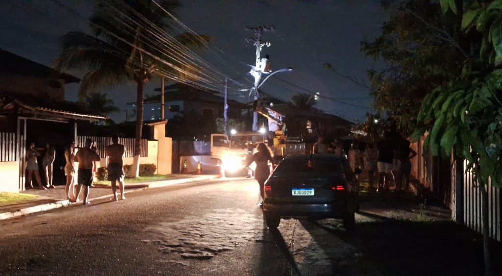 Além da falta d'água, pontos da Região dos Lagos também ficaram sem luz; problema de energia pode ter afetado distribuição de água
