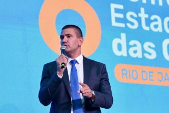 O deputado estadual licenciado e secretário estadual das Cidades, Douglas Ruas, é o preferido para ocupar a cabeça da chave para o governo do estado em outubro, mas não quer disputar a eleição indireta