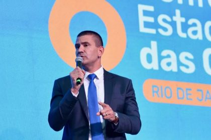 O deputado estadual licenciado e secretário estadual das Cidades, Douglas Ruas, é o preferido para ocupar a cabeça da chave para o governo do estado em outubro, mas não quer disputar a eleição indireta