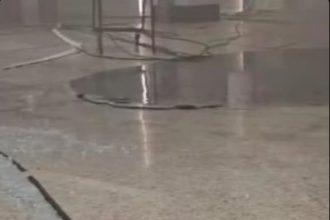 Imagem mostra piso do térreo do Shopping Tijuca deformado após incêndio