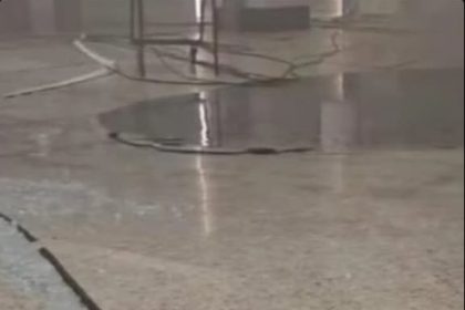 Imagem mostra piso do térreo do Shopping Tijuca deformado após incêndio