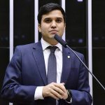 O normalmente sorridente Renan Ferreirinha não ficou nada feliz ao saber que os municípios perderam mais de R$ 100 milhões porque o governo do estado não aprovou a Lei do ICMS Educacional