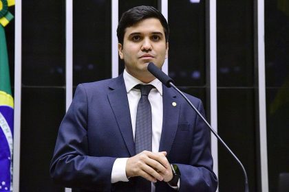 O normalmente sorridente Renan Ferreirinha não ficou nada feliz ao saber que os municípios perderam mais de R$ 100 milhões porque o governo do estado não aprovou a Lei do ICMS Educacional