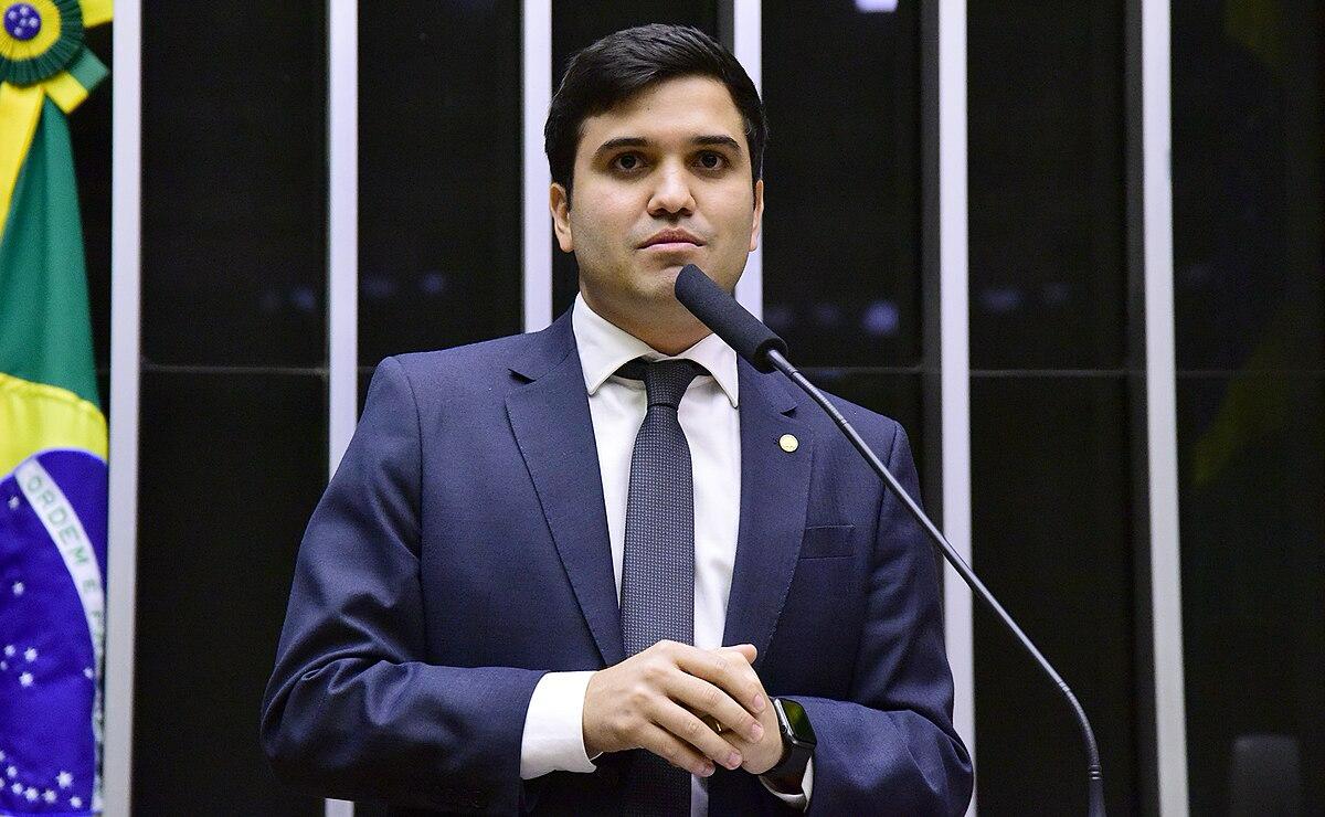 O normalmente sorridente Renan Ferreirinha não ficou nada feliz ao saber que os municípios perderam mais de R$ 100 milhões porque o governo do estado não aprovou a Lei do ICMS Educacional