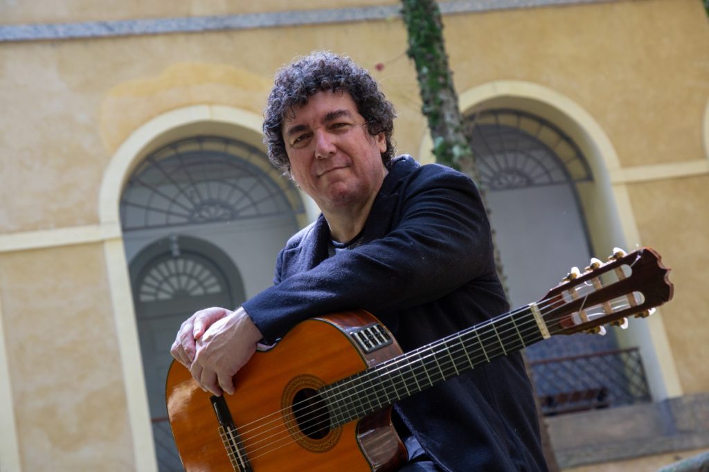 Heitor Pitombo lança primeiro disco solo da carreira em show no Centro da Música Carioca, no dia 16/01