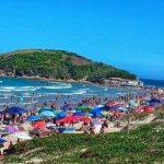 Ação da Secretaria de Ordem Pública utilizou drone de longo alcance para monitorar a orla e coibir irregularidades na Praia do Peró.