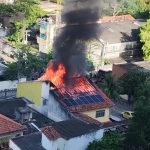 Sede de curso de artes foi atingida por incêndio nesta manhã; não há informações sobre feridos
