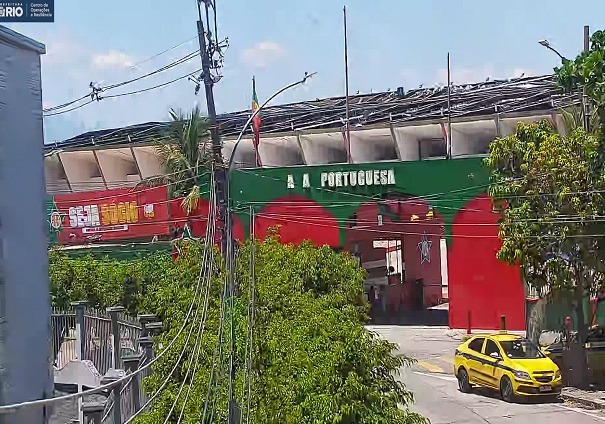 Câmera da prefeitura monitora o entorno do estádio da Portuguesa, na Ilha do Governador, que disputa o Campeonato Carioca