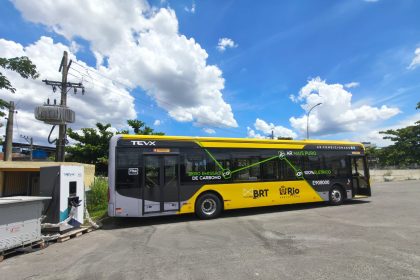 Ônibus elétrico em testes pela Prefeitura do Rio em linha do Conexão BRT