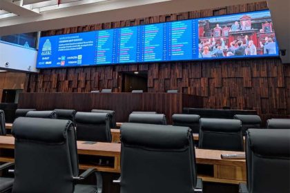 O plenário da Assembleia Legislativa, prontinho para a volta aos trabalhos pós-recesso: deputados planejam olhar com lupa os gastos do Proderj e da Secretaria do Ambiente