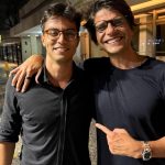 O deputado federal Pedro Paulo abraça o futuro subprefeito da Zona Sul do Rio, Pedro Angelito