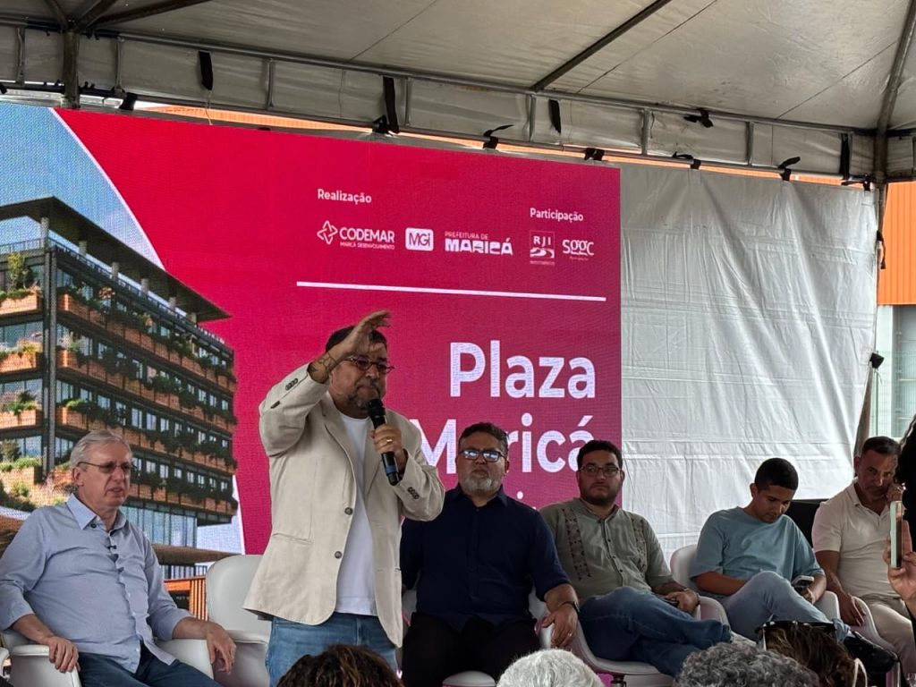 Pelas bençãos de Quaquá: lançamento de shopping em Maricá reúne ex-prefeitos de três municípios