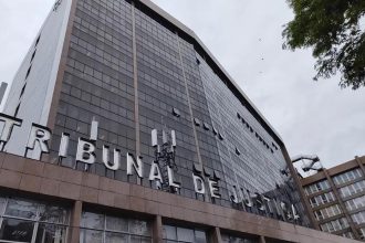 A fachada do Tribunal de Justiça do Rio, órgão que está revisando o projeto de lei sobre a eleição indireta para governador