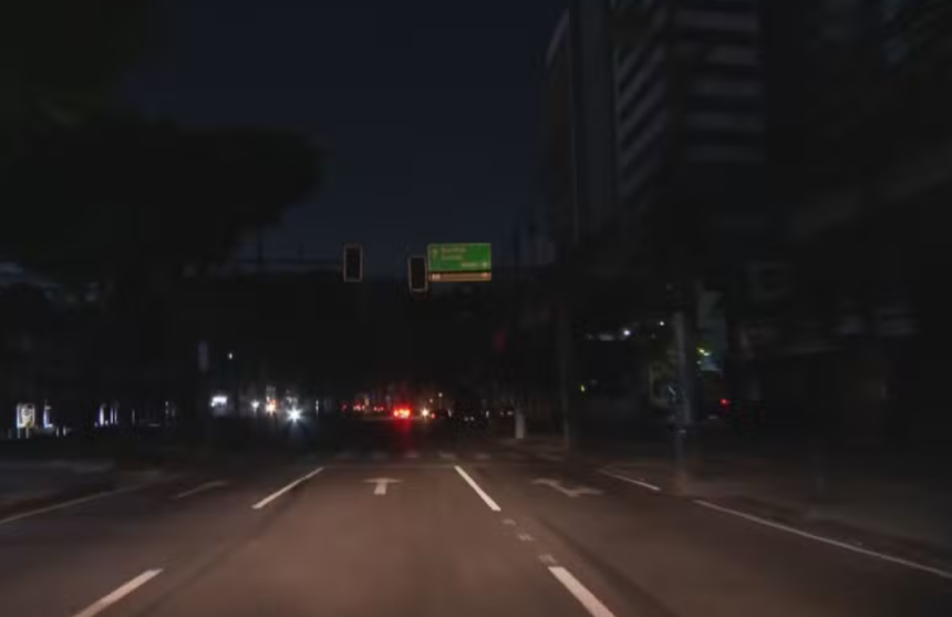 Apagão começou por volta das21h em bairros da Zona Norte
