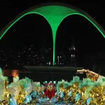 Licença vale para ambulantes que queriam trabalhar no entorno da Sapucaí durante Carnaval; inscrições começam na terça (27)