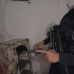 Policias encontram arma em casa de suspeito em Caxias