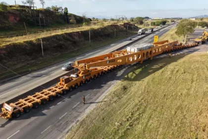 Transporte de carga especial provoca bloqueios temporários na Serra das Araras na noite deste domingo e na madrugada de segunda-feira. – Foto: Divulgação/CCR