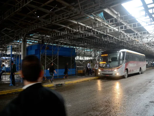 Novas linhas de ônibus ligando Centro e Zona Sul começam a circular no Rio 48 Duas das novas linhas de ônibus ligam Central do Brasil a bairros como Leblon e Santa Teresa