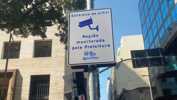 Civitas: Prefeitura do Rio estabelece regras para proteção de dados no serviço de monitoramento por câmeras 48 Texto estabelece regras para coleta de dados da Civitas, que ganha nova sala no Rio nesta terça (13)