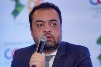 Castro pode ser ouvido em Brasília sobre investimentos feitos pelo fundo de previdência fluminense no Banco Master