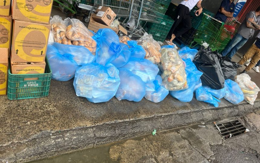 Vigilância Sanitária apreendeu e descartou mais de 1,3 tonelada de alimentos em dois mercados de São Gonçalo