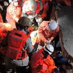 Desabamento aconteceu em Caxias, na madrugada; casal foi resgatado com vida