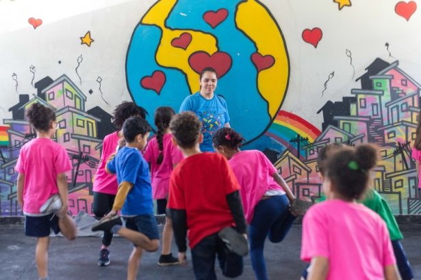 Aulas começam na próxima segunda-feira (19) - Foto: Divulgação/Favela Mundo